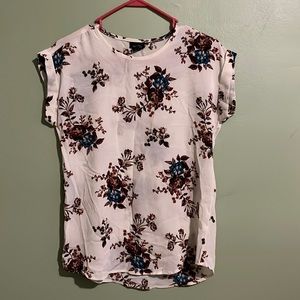 Women’s Rue 21 shirt. Size Medium. Super light material.